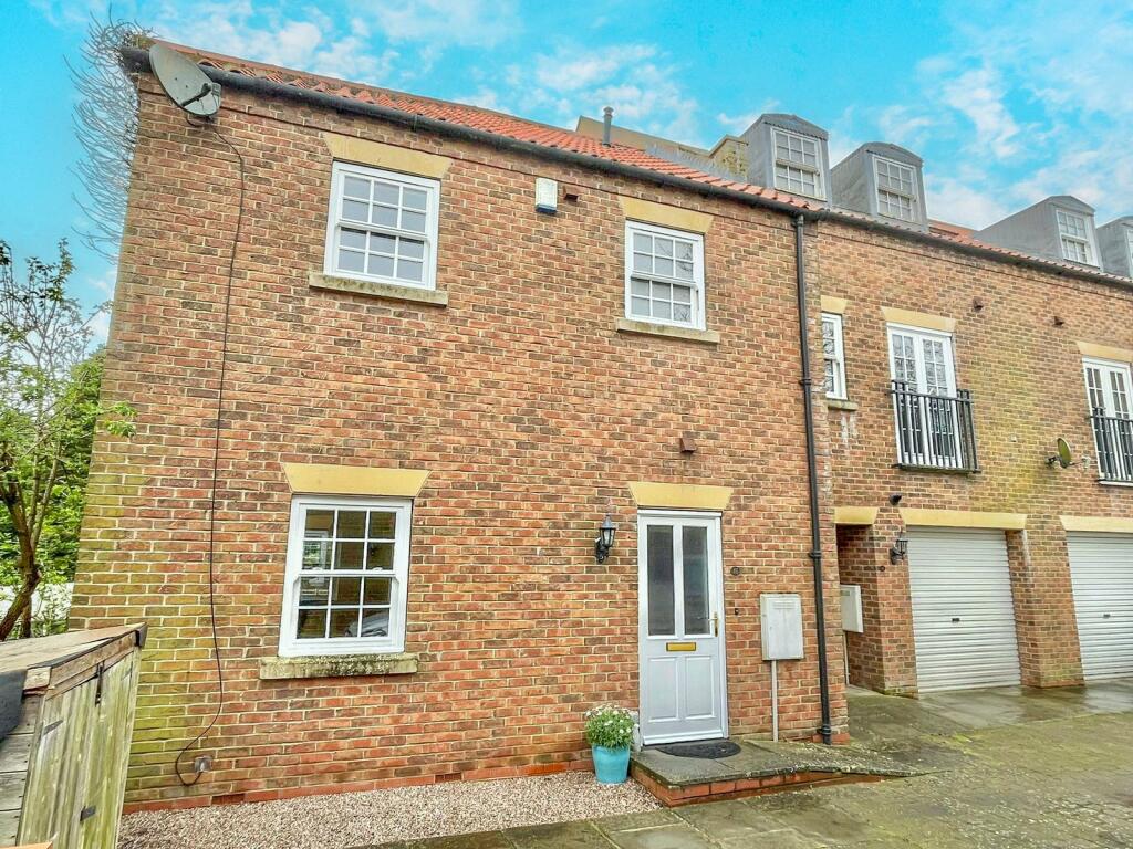 3 bedroom end of terrace house for sale in Coach House Court, Caistor ...