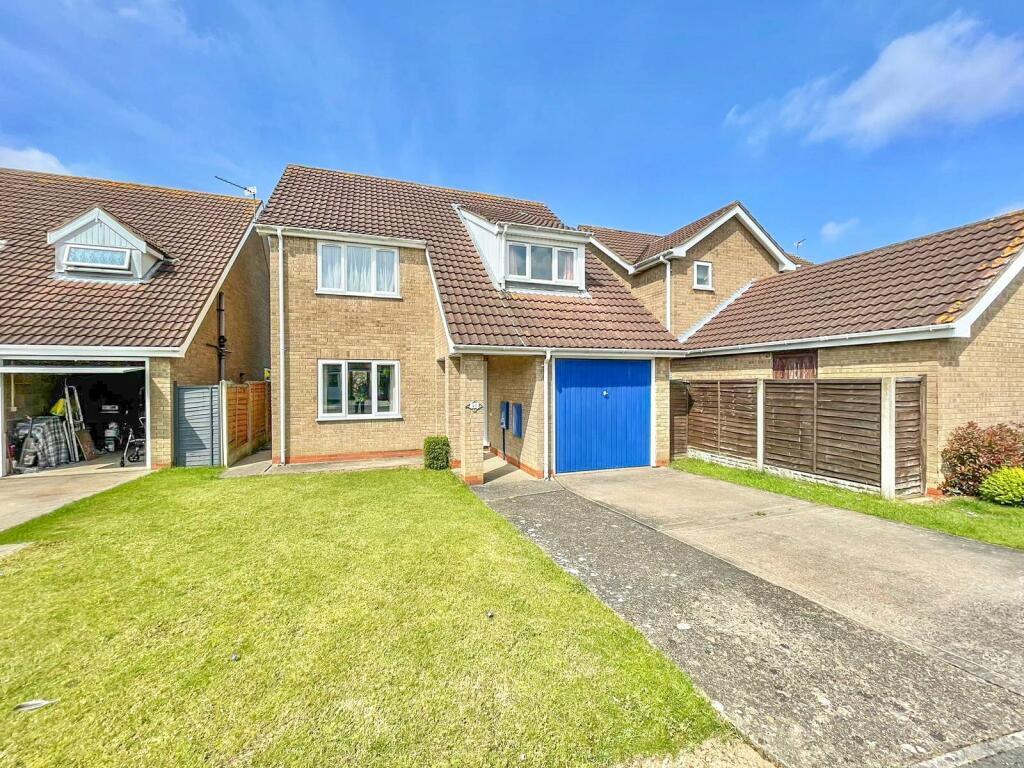 4 bedroom detached house for sale in Marian Way, Waltham, N.E