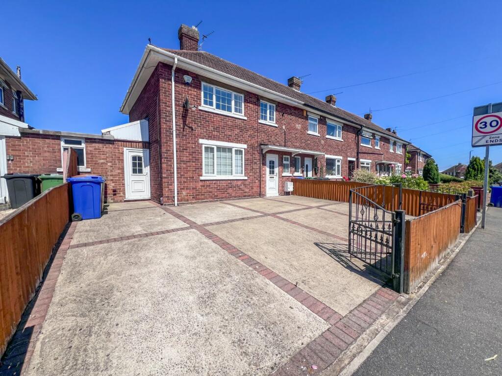 3 bedroom end of terrace house for sale in Sandringham Road