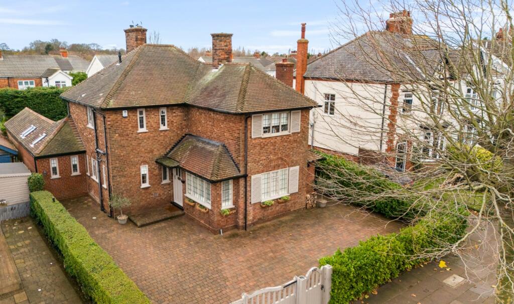 Main image of property: Weelsby Road, Grimsby, North E Lincolnshire, DN32