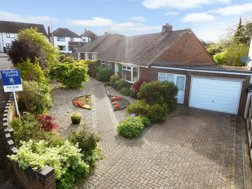 3 bedroom detached bungalow for sale in Church View, Banbury, OX16