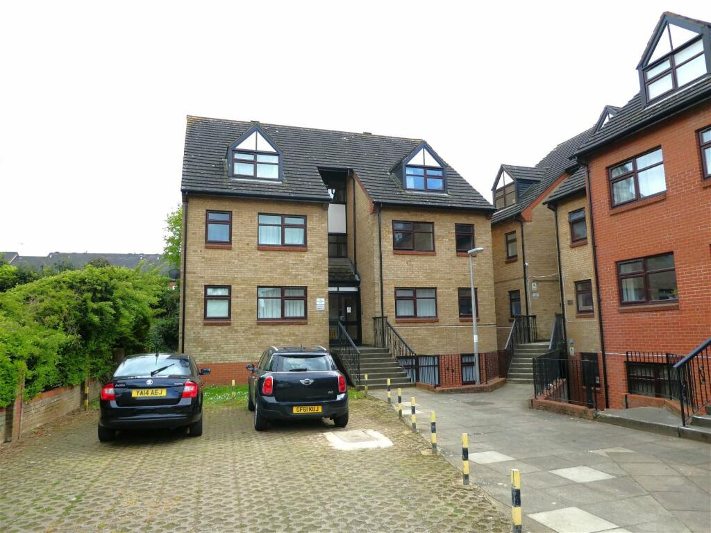 2 bedroom flat for sale in Northumberland Court, Banbury, OX16