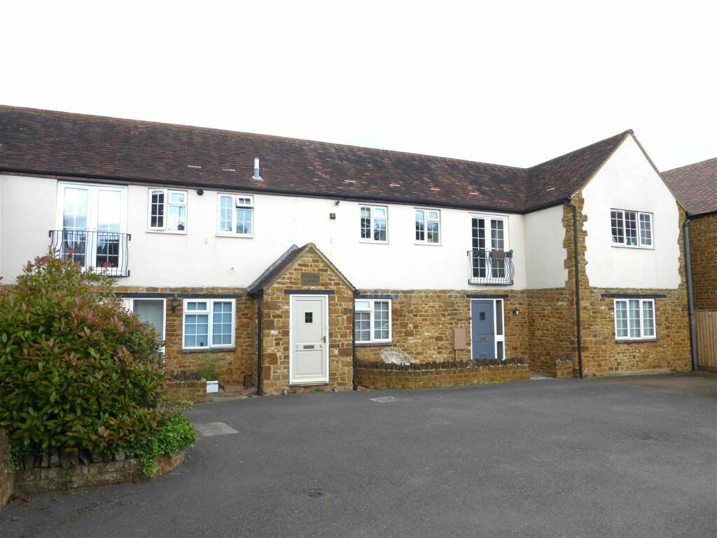 2 bedroom flat for sale in Partridge Court, Adderbury, OX17