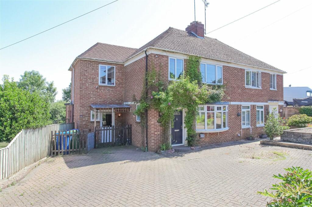 4 bedroom semidetached house for sale in Hightown Road, Banbury, OX16