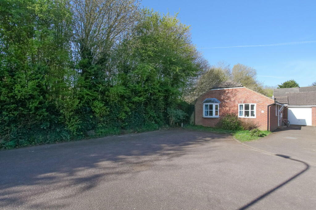 Main image of property: Horton Close, Middleton Cheney, Banbury, OX17 2LQ
