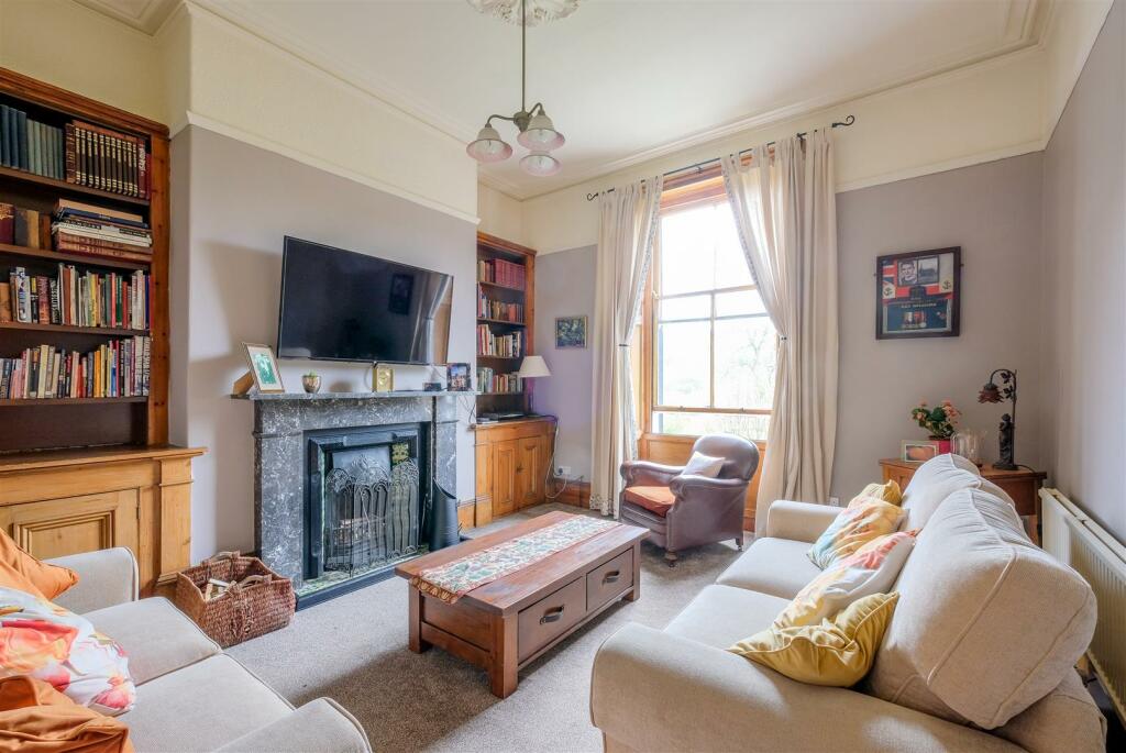 4 bedroom terraced house for sale in Prospect Terrace, Luddendenfoot, HX2