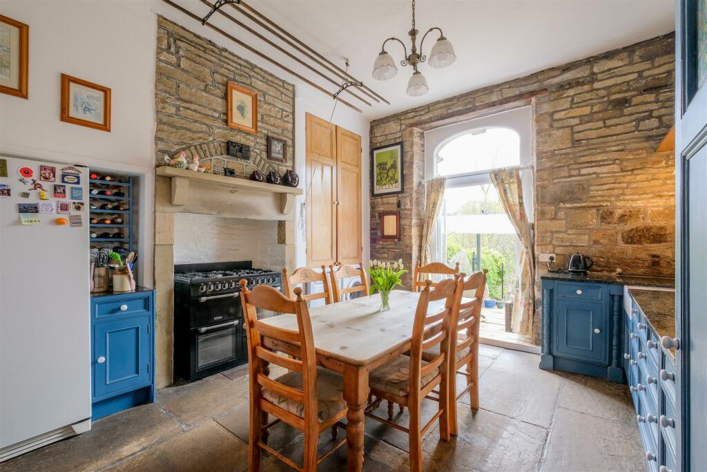 4 bedroom terraced house for sale in Prospect Terrace, Luddendenfoot, HX2