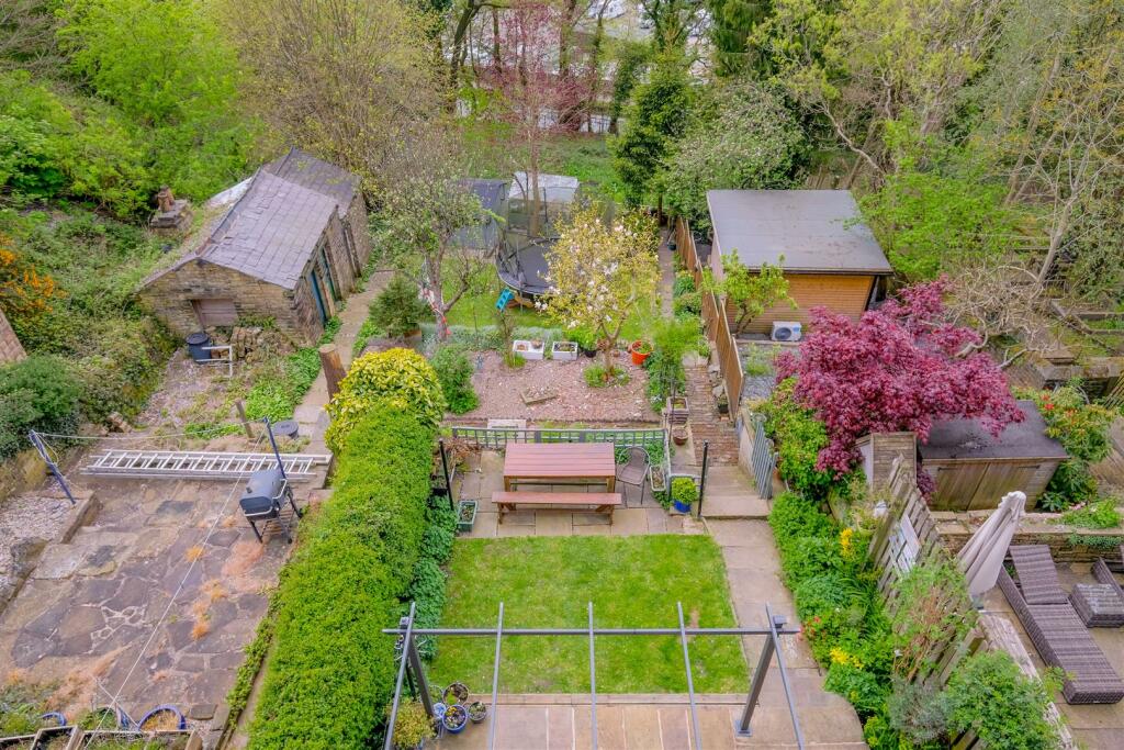 4 bedroom terraced house for sale in Prospect Terrace, Luddendenfoot, HX2