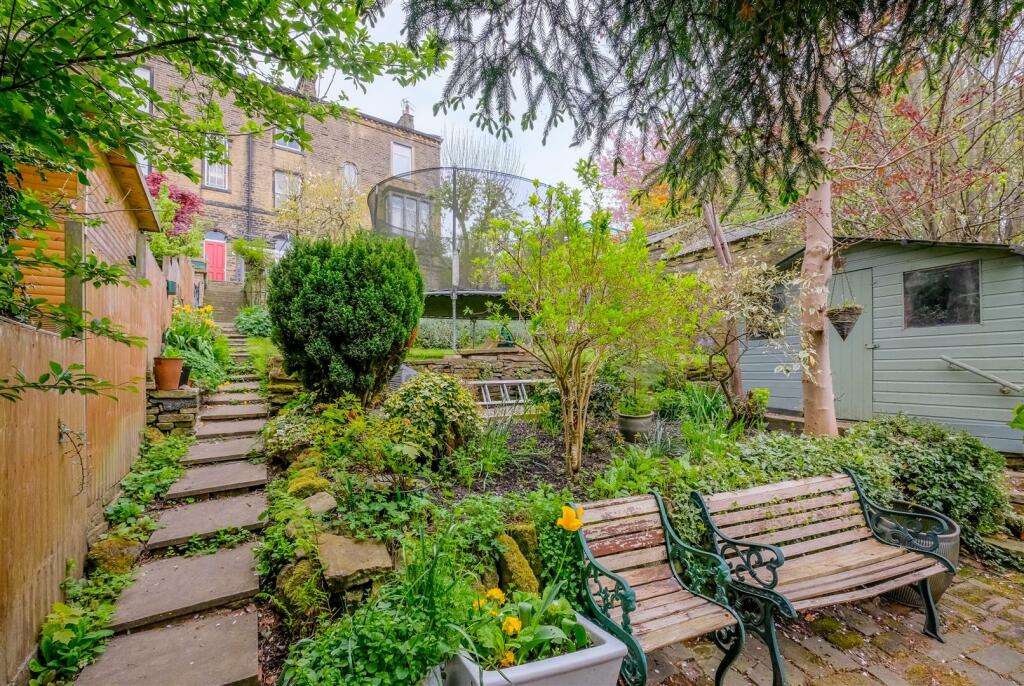 4 bedroom terraced house for sale in Prospect Terrace, Luddendenfoot, HX2