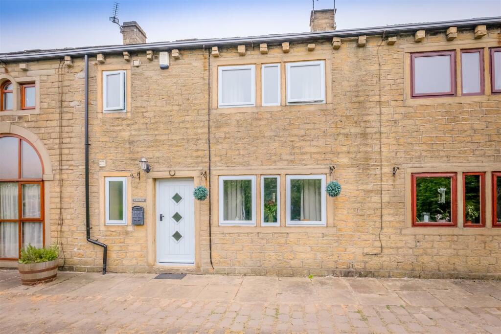 3 bedroom cottage for sale in Stock Lane, Warley, HX2