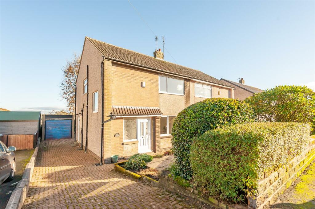 3 bedroom semidetached house for sale in Eastwood Avenue, Illingworth