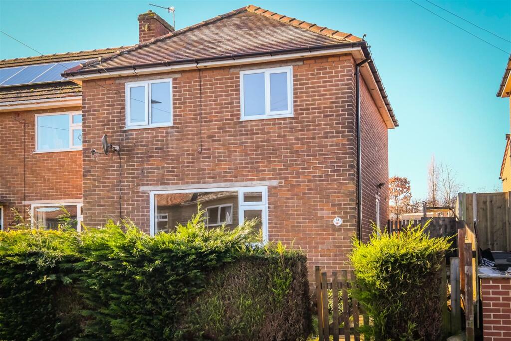 3 bedroom end of terrace house for sale in School Street, Greetland