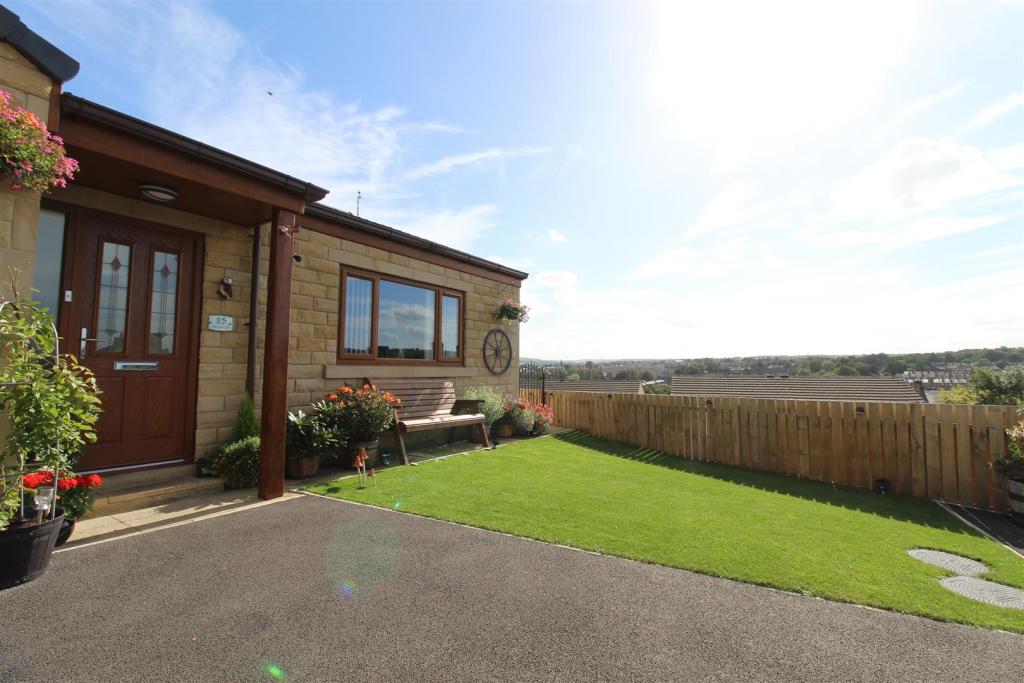 2 bedroom detached bungalow for sale in Old Willow Close, Siddal