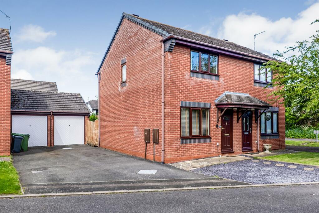 2 bedroom semidetached house for sale in Chepstow Close, StratfordUponAvon, CV37