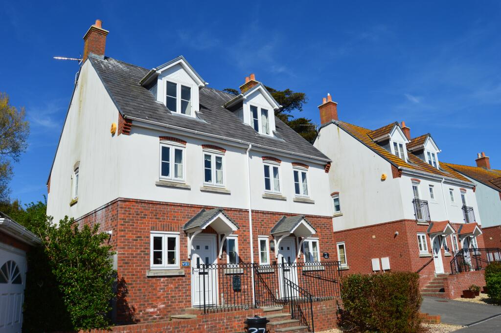 Main image of property: HENRY 'S WAY - LYME REGIS
