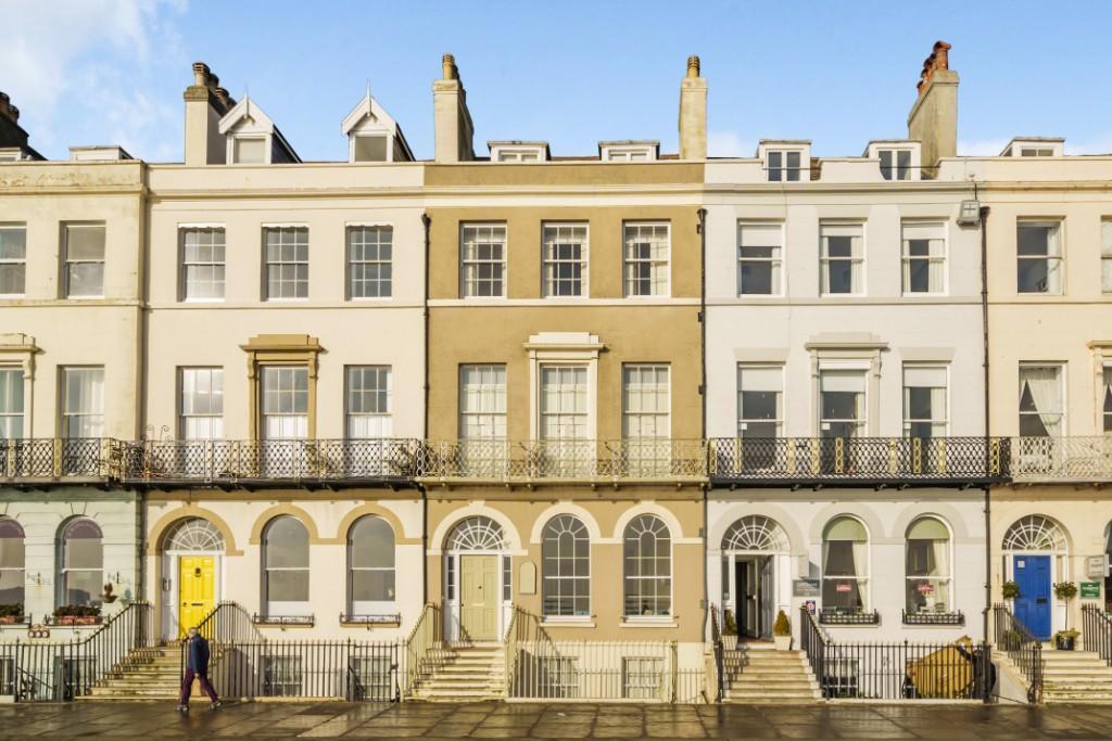 Main image of property: SEAFRONT APARTMENT AVAILABLE TO LET