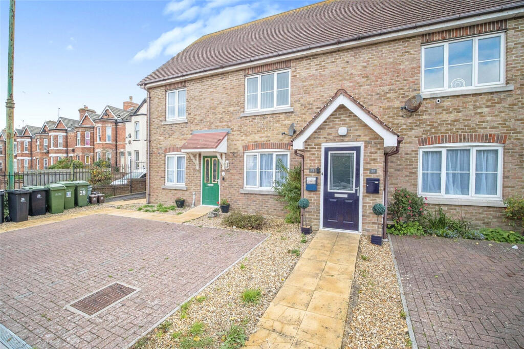 Main image of property: TWO BEDROOM FLAT CLOSE TO TOWN