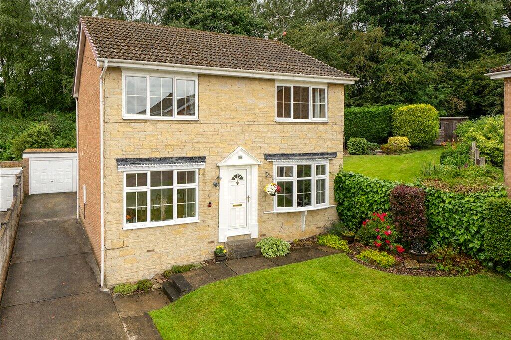 4 bedroom detached house for sale in Greenfields Way, Burley in