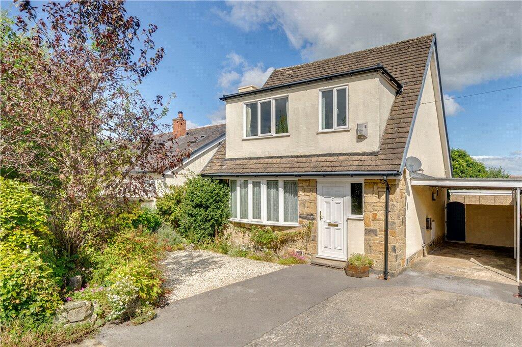 3 bedroom detached house for sale in Stirling Road, Burley in