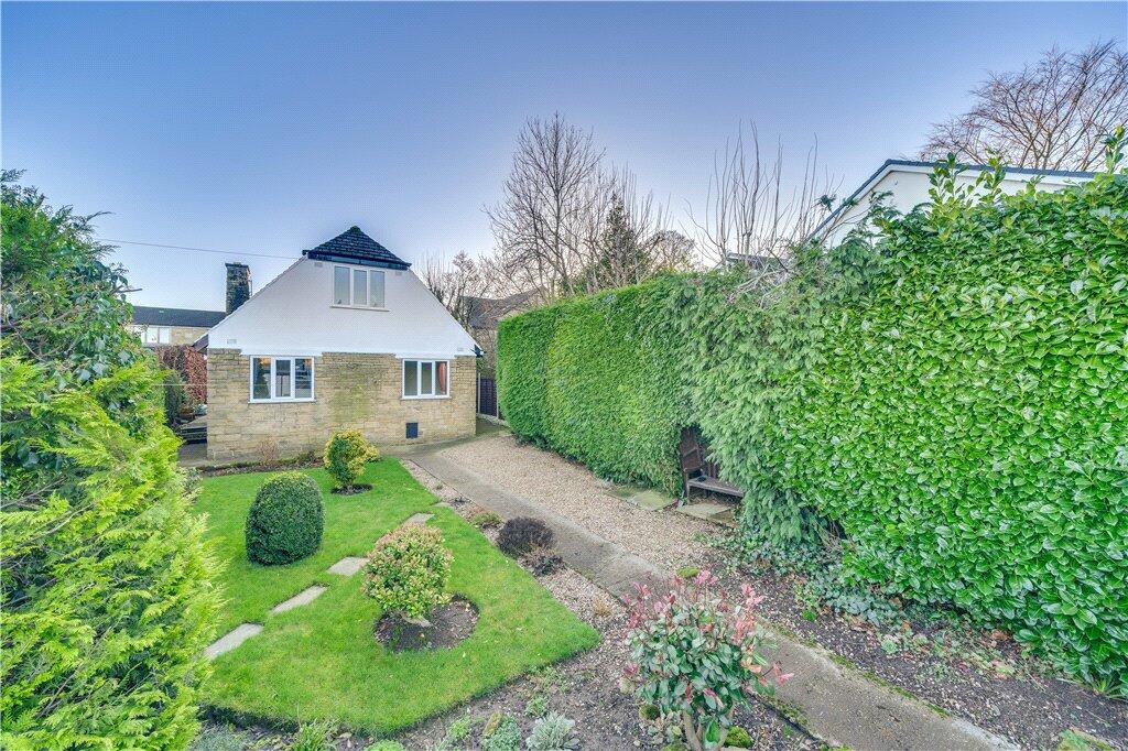 4 bedroom detached house for sale in Beckside Close, Burley in