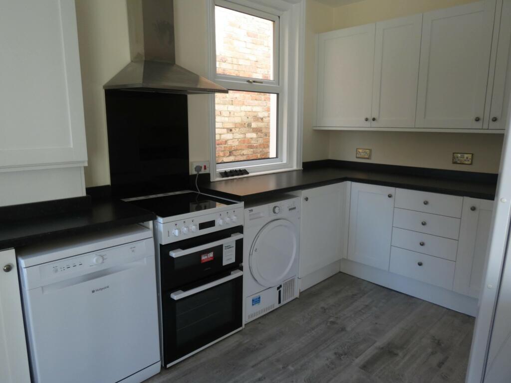 Additional property image - 5 bedroom Detached House in Winton