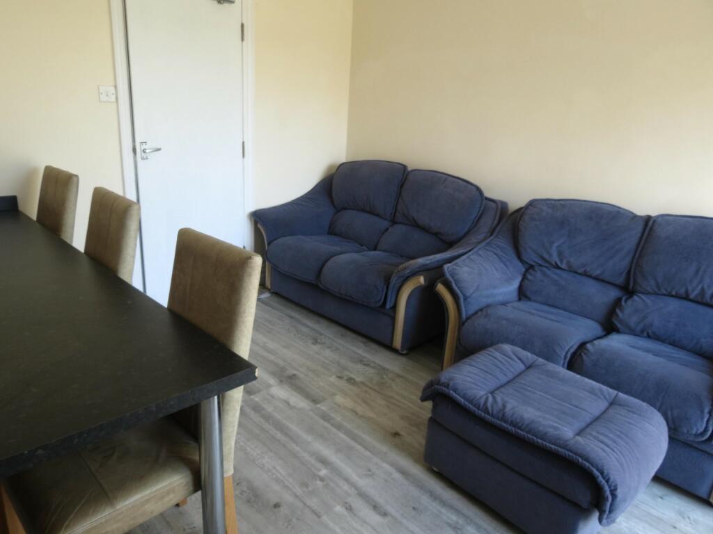 Additional property image - 5 bedroom Detached House in Winton
