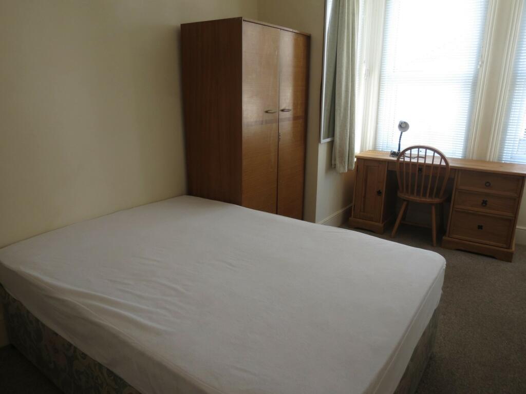 Additional property image - 5 bedroom Detached House in Winton
