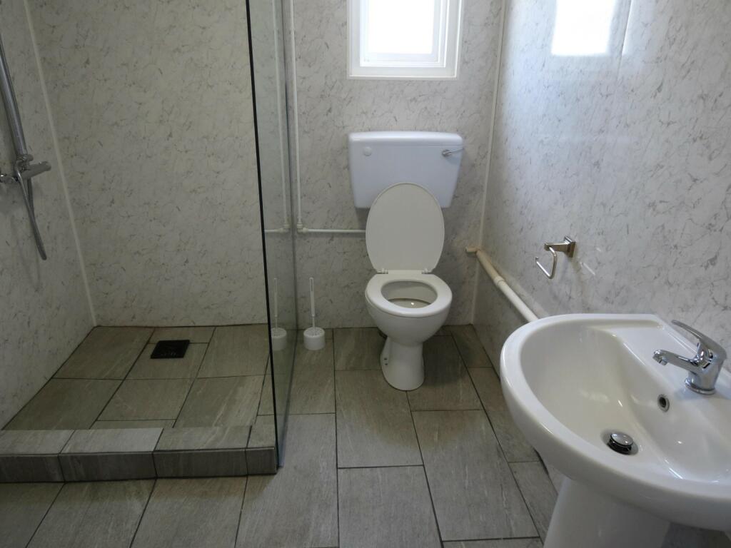Additional property image - 5 bedroom Detached House in Winton