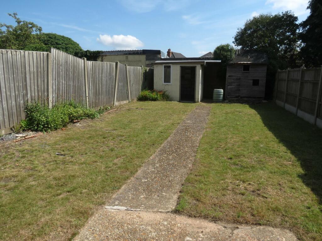 Additional property image - 5 bedroom Detached House in Winton