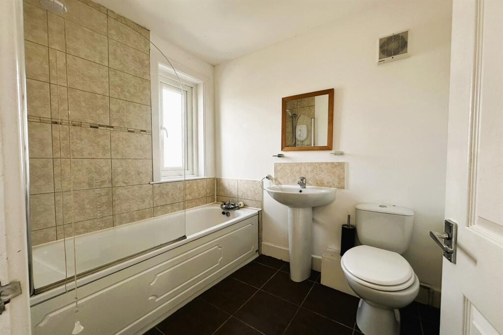 Additional property image - 6 bedroom Detached House in Ensbury Park