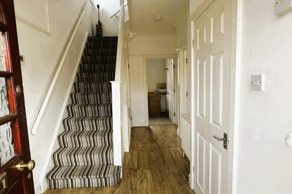 Additional property image - 6 bedroom Detached House in Ensbury Park