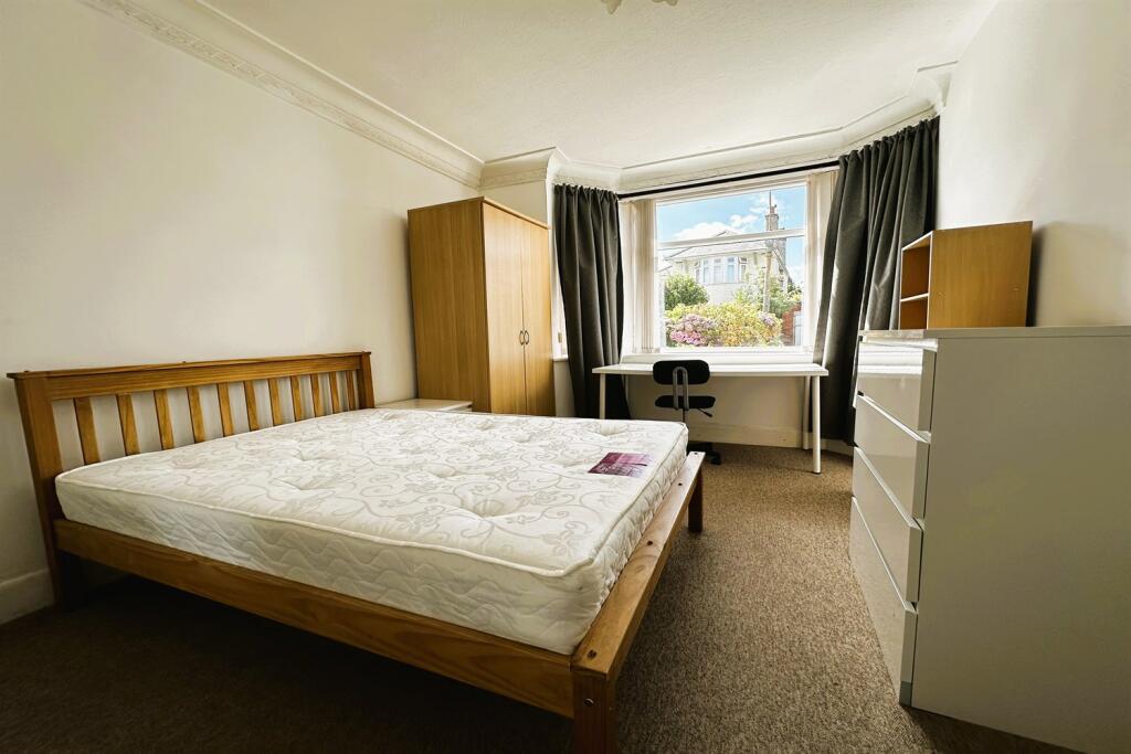 Additional property image - 6 bedroom Detached House in Ensbury Park