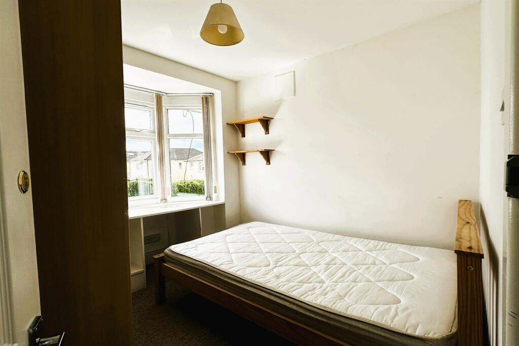 Additional property image - 6 bedroom Detached House in Ensbury Park