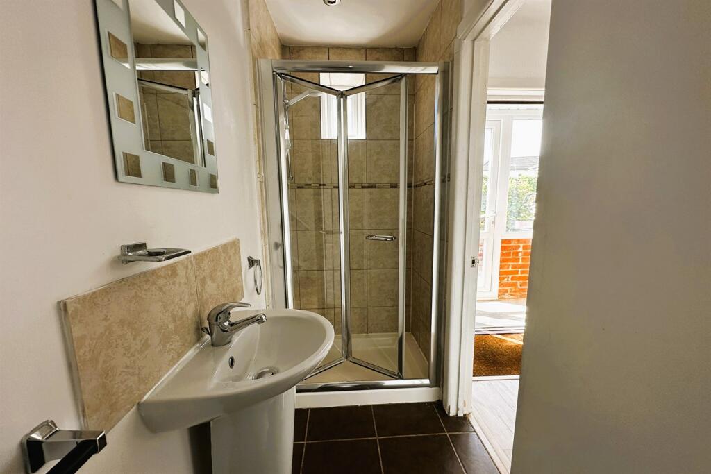 Additional property image - 6 bedroom Detached House in Ensbury Park