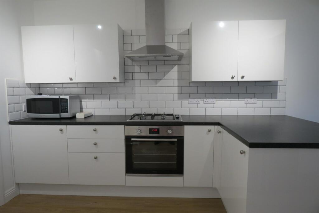 Additional property image - 6 bedroom Detached House in Charminster