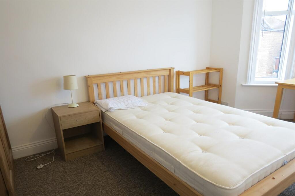 Additional property image - 6 bedroom Detached House in Charminster