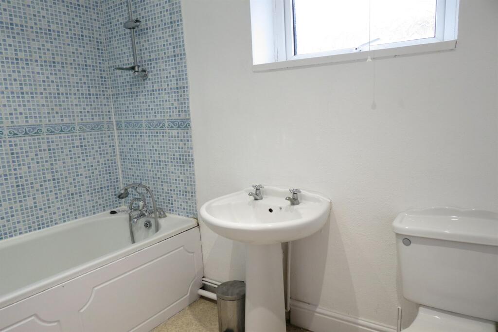Additional property image - 6 bedroom Detached House in Charminster