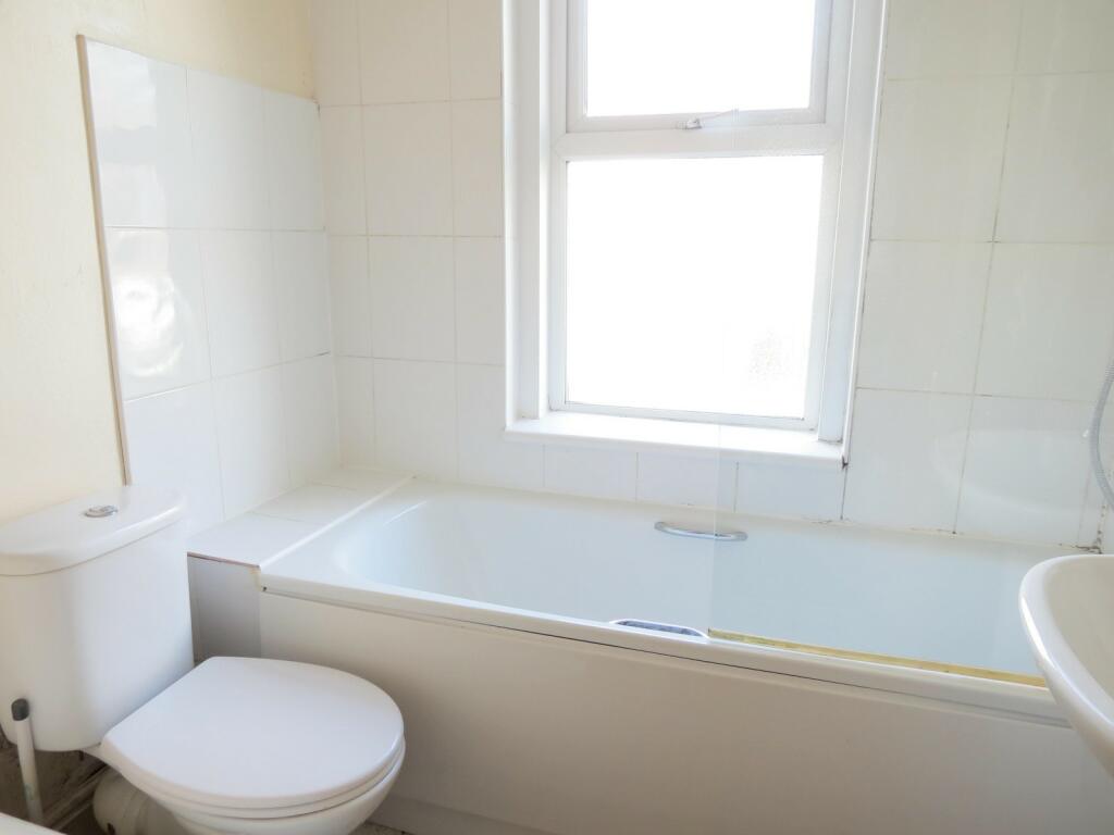 Additional property image - 5 bedroom Detached House in Winton