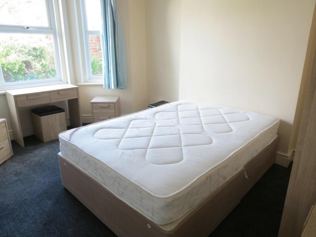 Additional property image - 5 bedroom Detached House in Winton