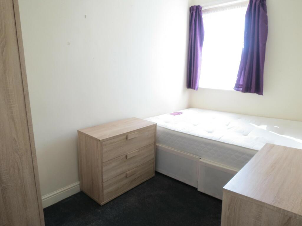 Additional property image - 5 bedroom Detached House in Winton