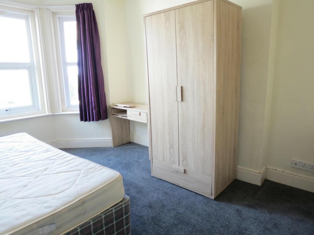 Additional property image - 5 bedroom Detached House in Winton
