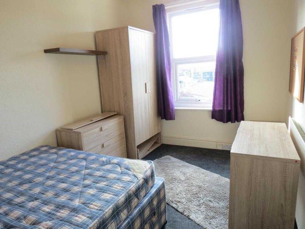 Additional property image - 5 bedroom Detached House in Winton