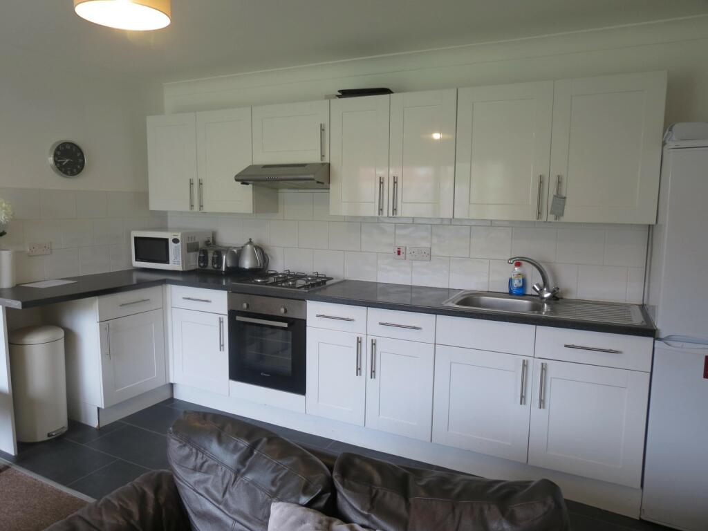 Additional property image - 4 bedroom Semi Detached House in Ensbury Park