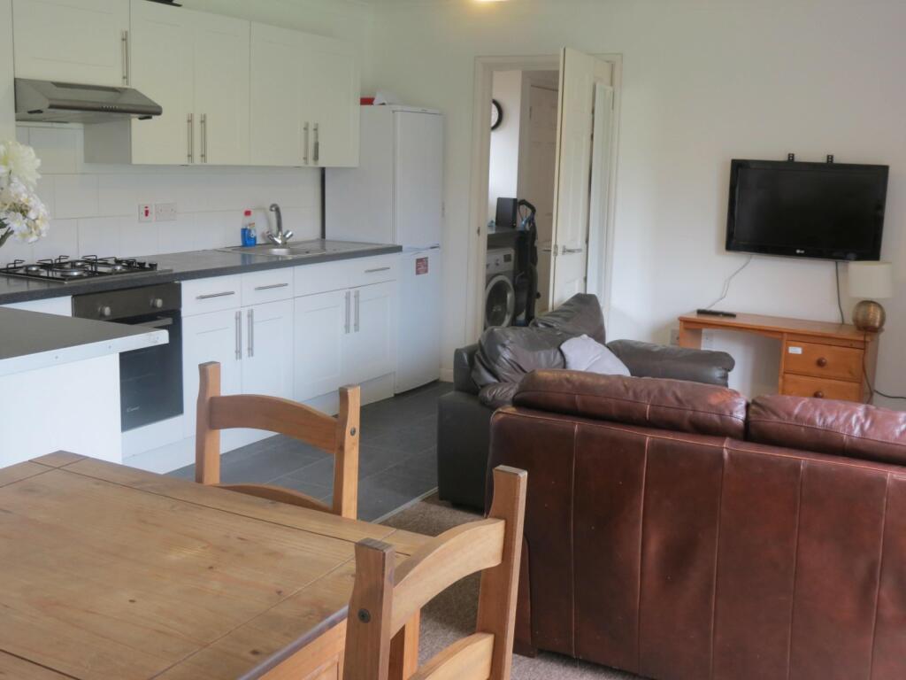 Additional property image - 4 bedroom Semi Detached House in Ensbury Park