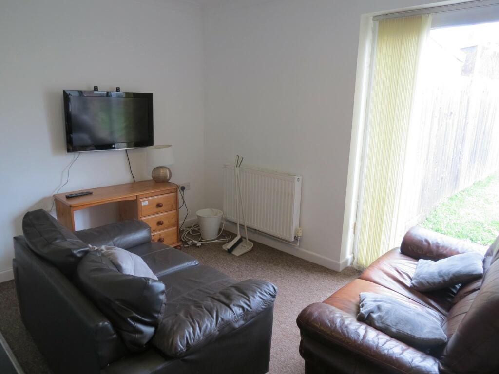 Additional property image - 4 bedroom Semi Detached House in Ensbury Park