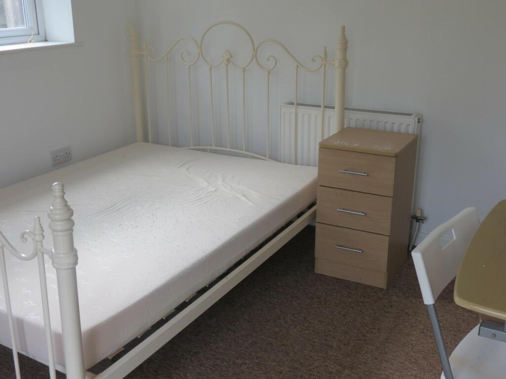Additional property image - 4 bedroom Semi Detached House in Ensbury Park