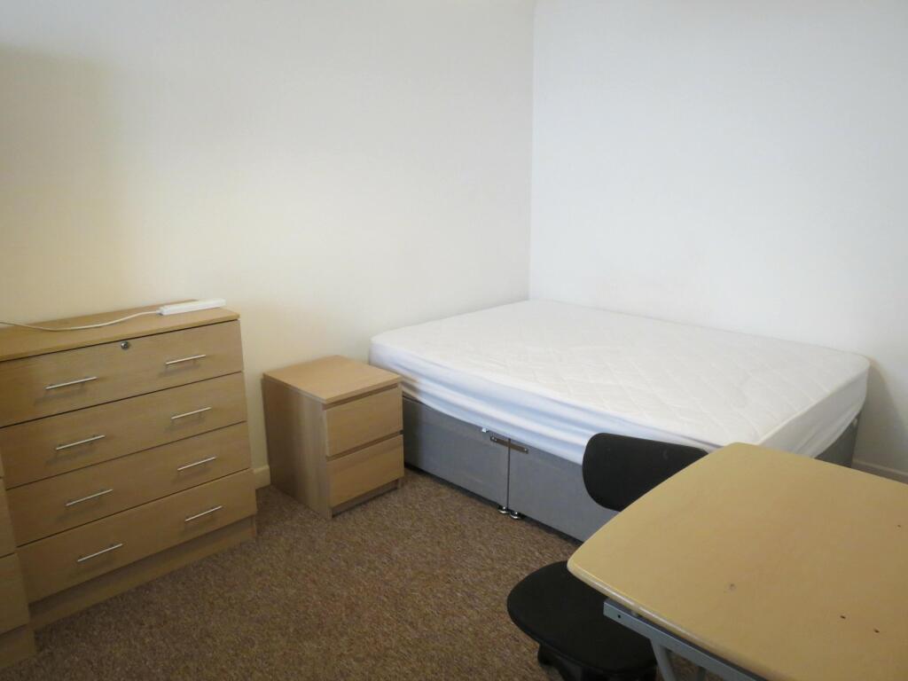 Additional property image - 4 bedroom Semi Detached House in Ensbury Park