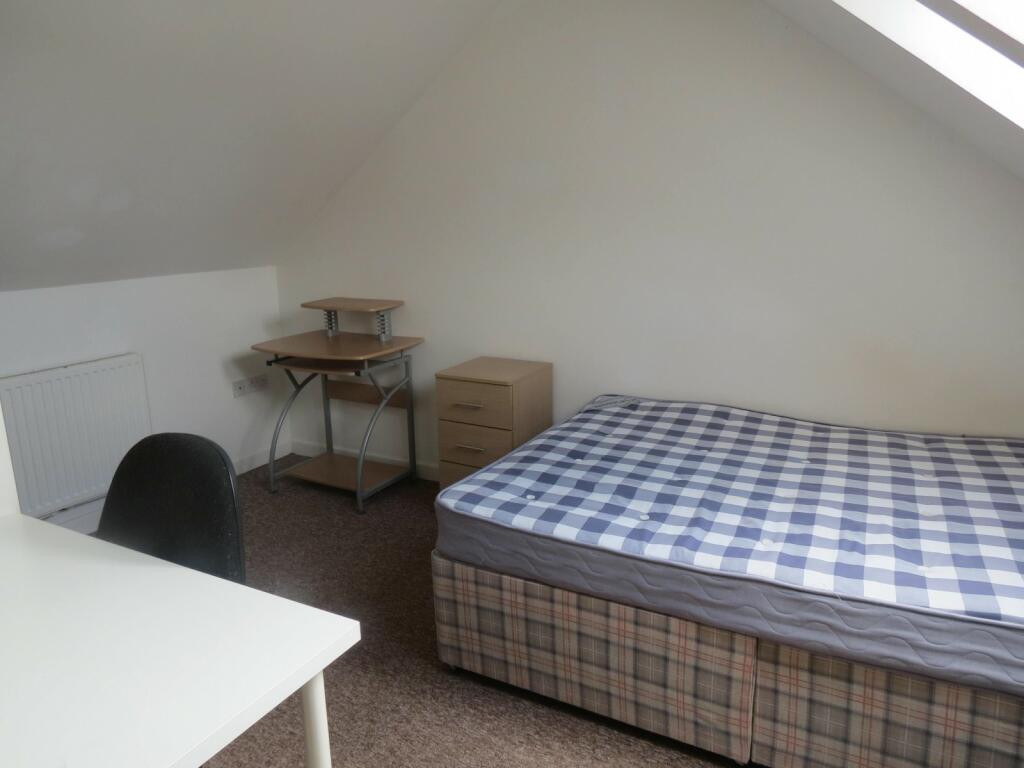 Additional property image - 4 bedroom Semi Detached House in Ensbury Park