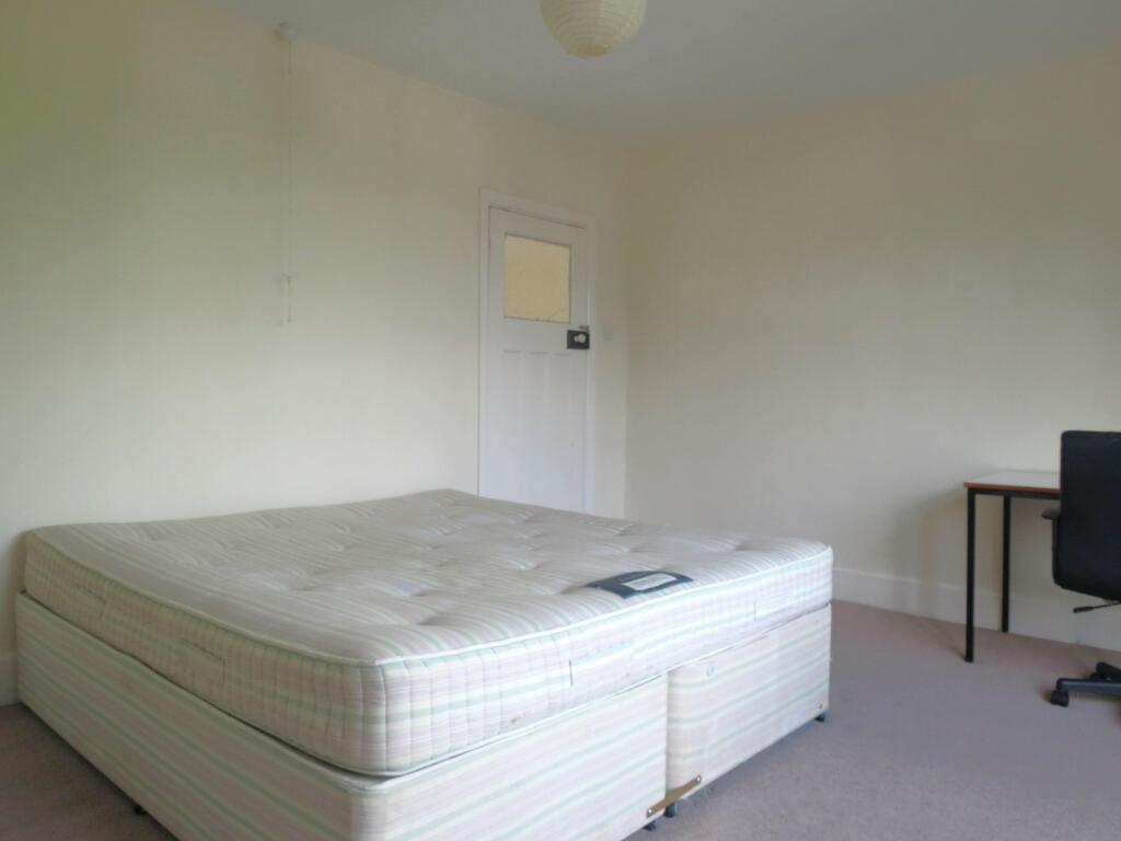 Additional property image - 4 bedroom Semi Detached House in Winton