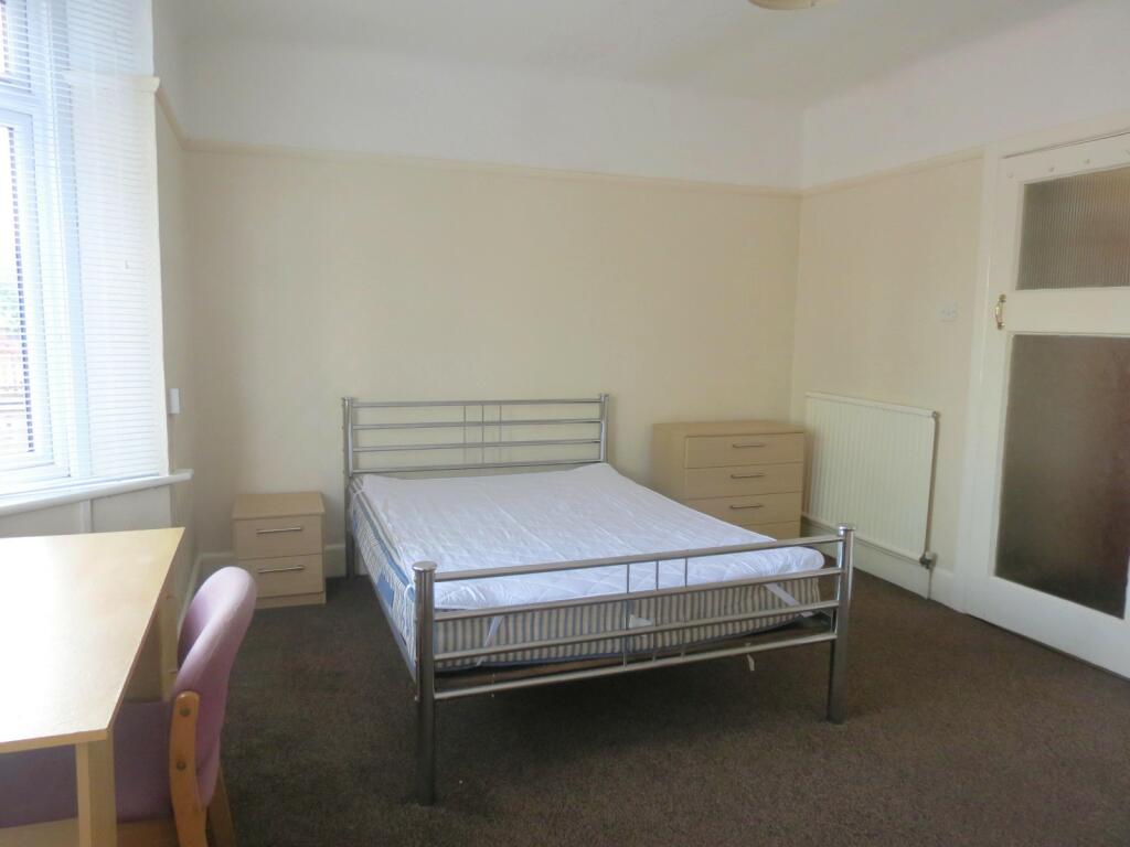Additional property image - 4 bedroom Semi Detached House in Winton